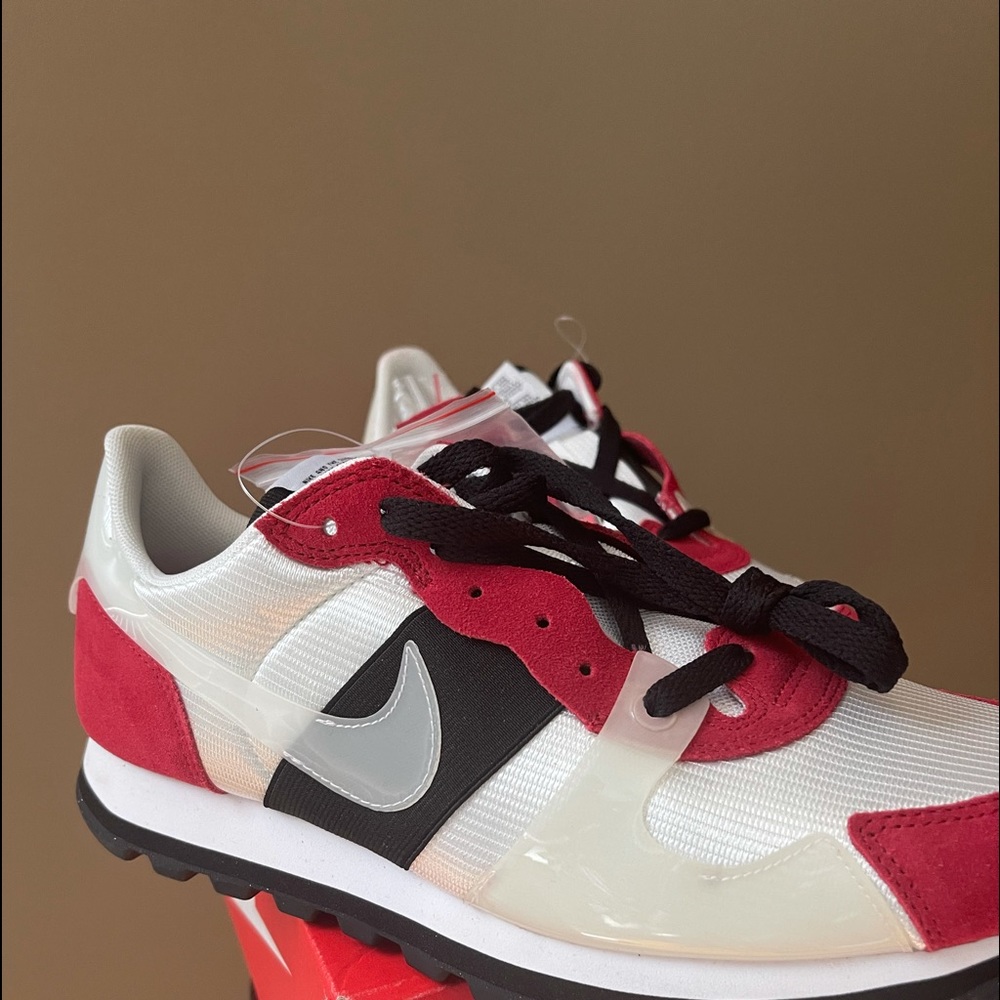Nike V-Love O.X.